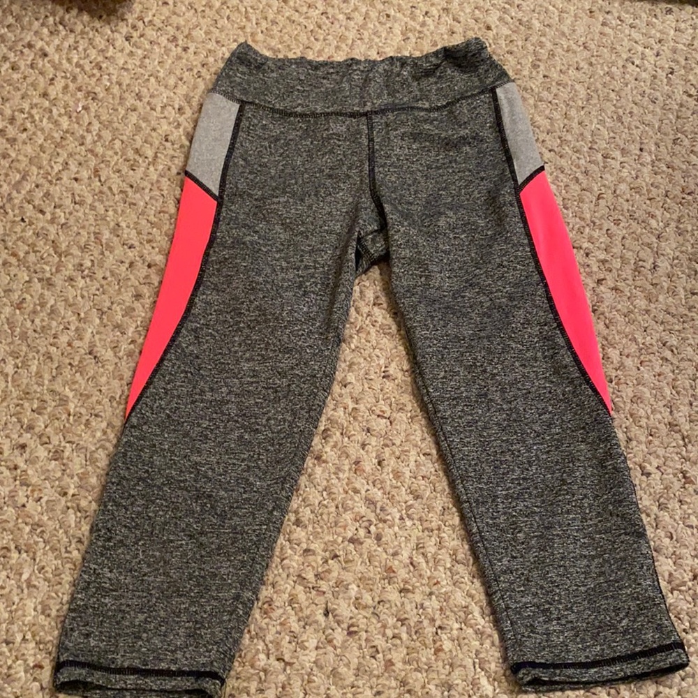 these are capri workout pants size small
